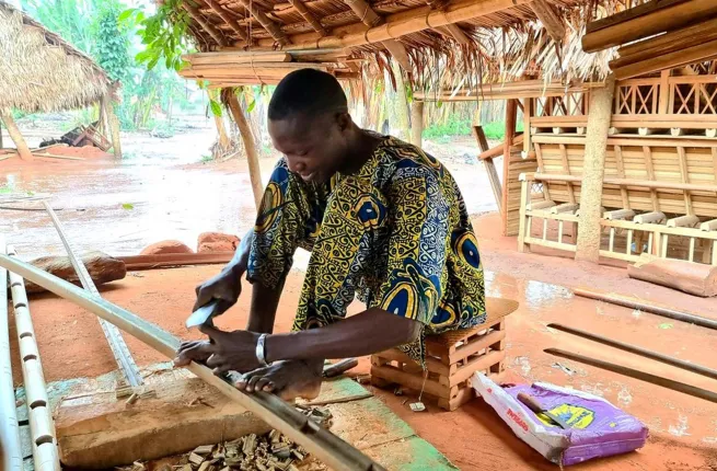 Artisan du raphia (mobilier) au Bénin